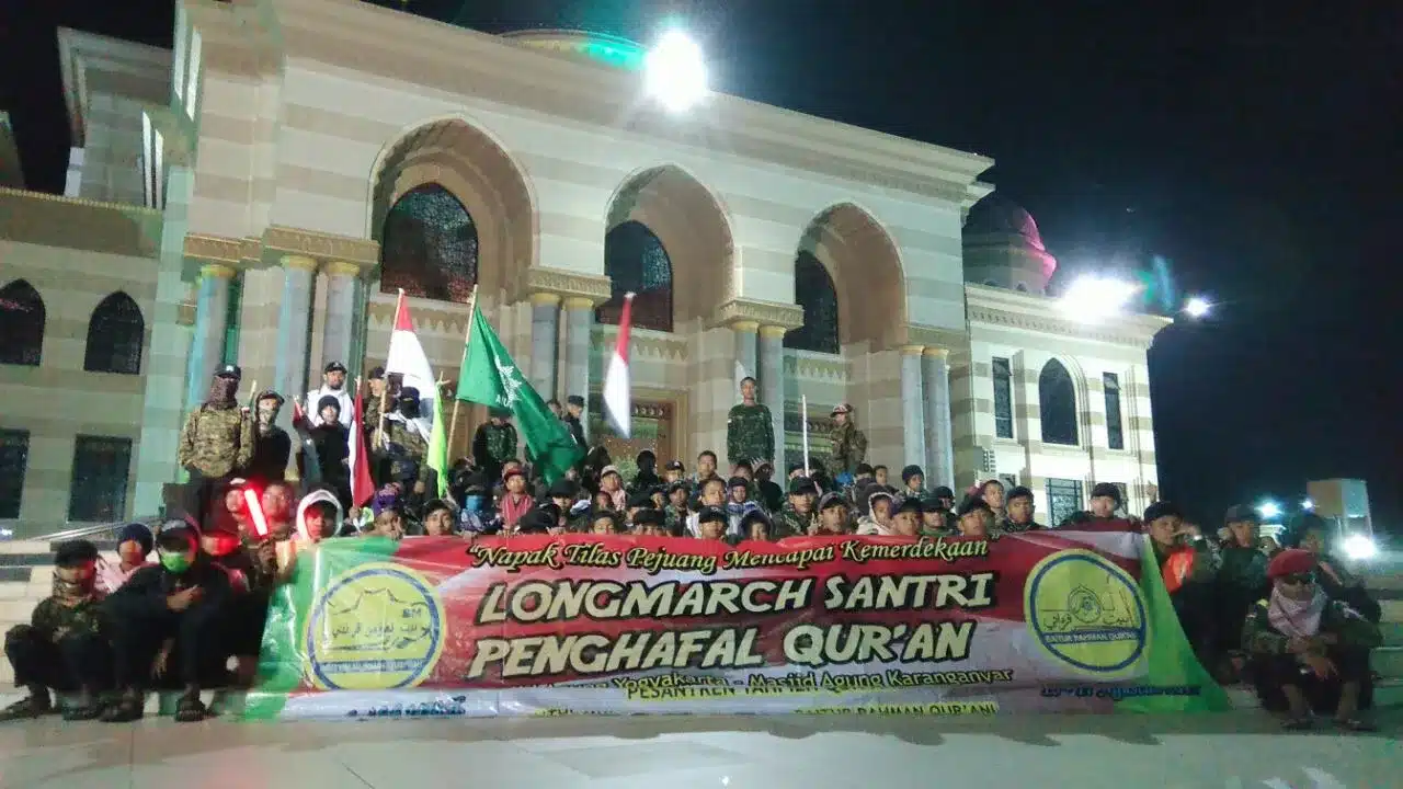 Santri BMQ Gelar Longmarch Jogja – Karanganyar